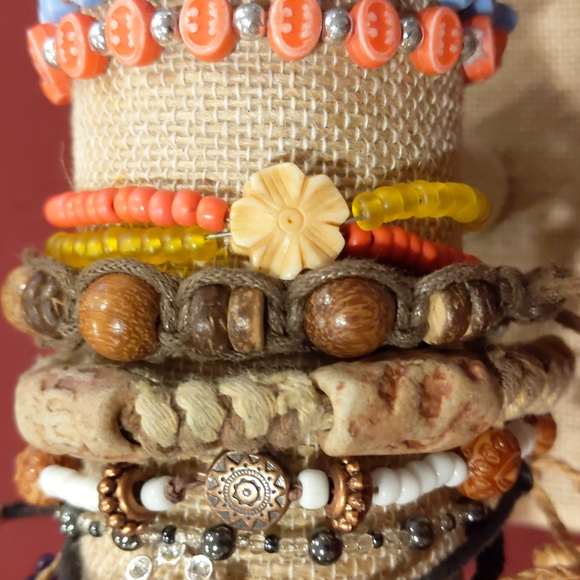 4 for $50 Large Mixed Lot of String and Bead Bracelets - Picture 4 of 7